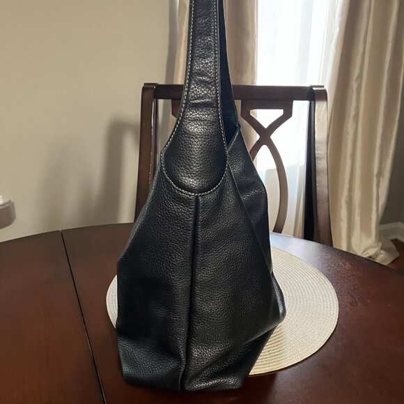 Dooney and Bourke Black Leather Shoulder Bag with inside key hook. - Picture 3 of 9